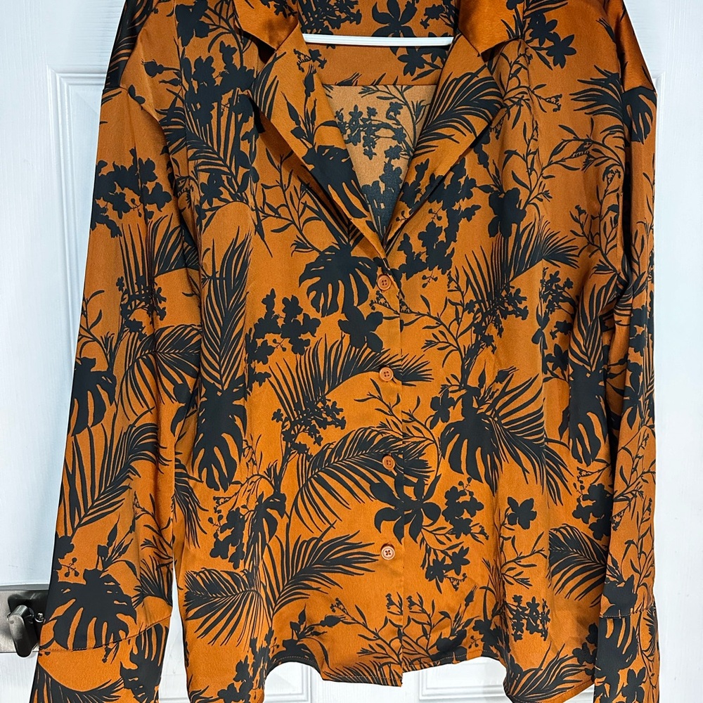 Future Collective blouse size L print black and bronce